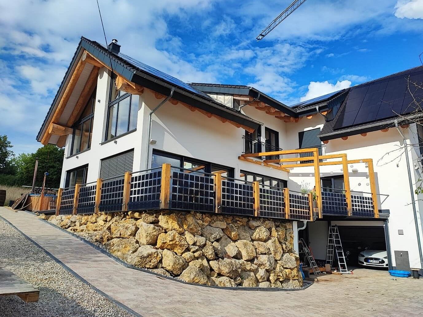 Elektriker Photovoltaik Haus mit Mini PV Balkon