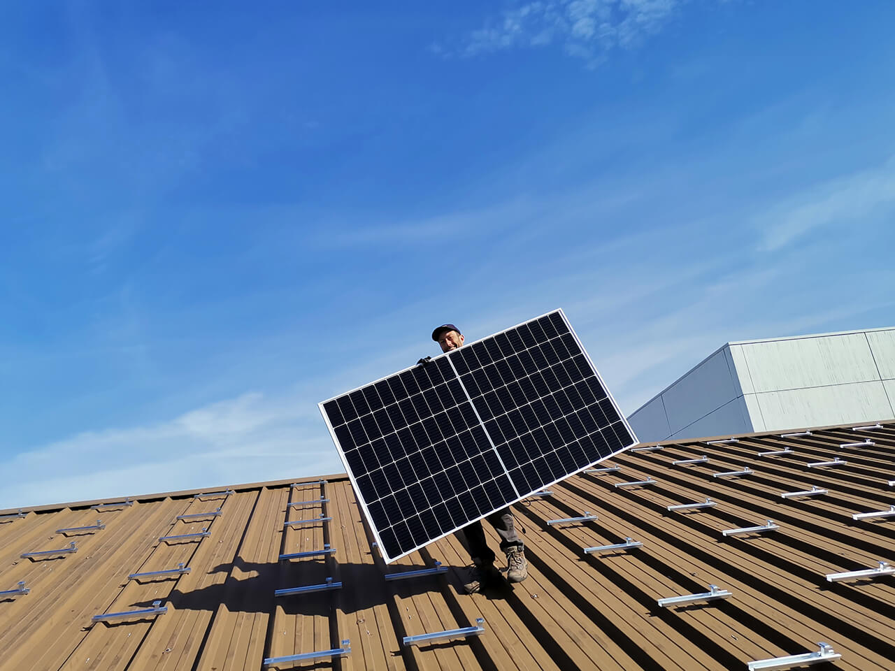 Pfeufer Energie – Montage einer PV-Anlage / Photovoltaikanlage 
